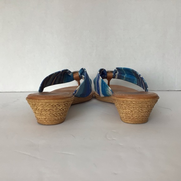Italian Shoemakers Blue & White Thong Sandals, 8 1/2 - Picture 3 of 7
